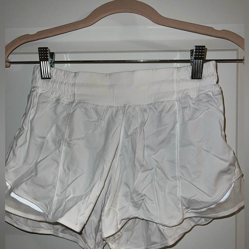 Lululemon hotty hot white shorts size 4